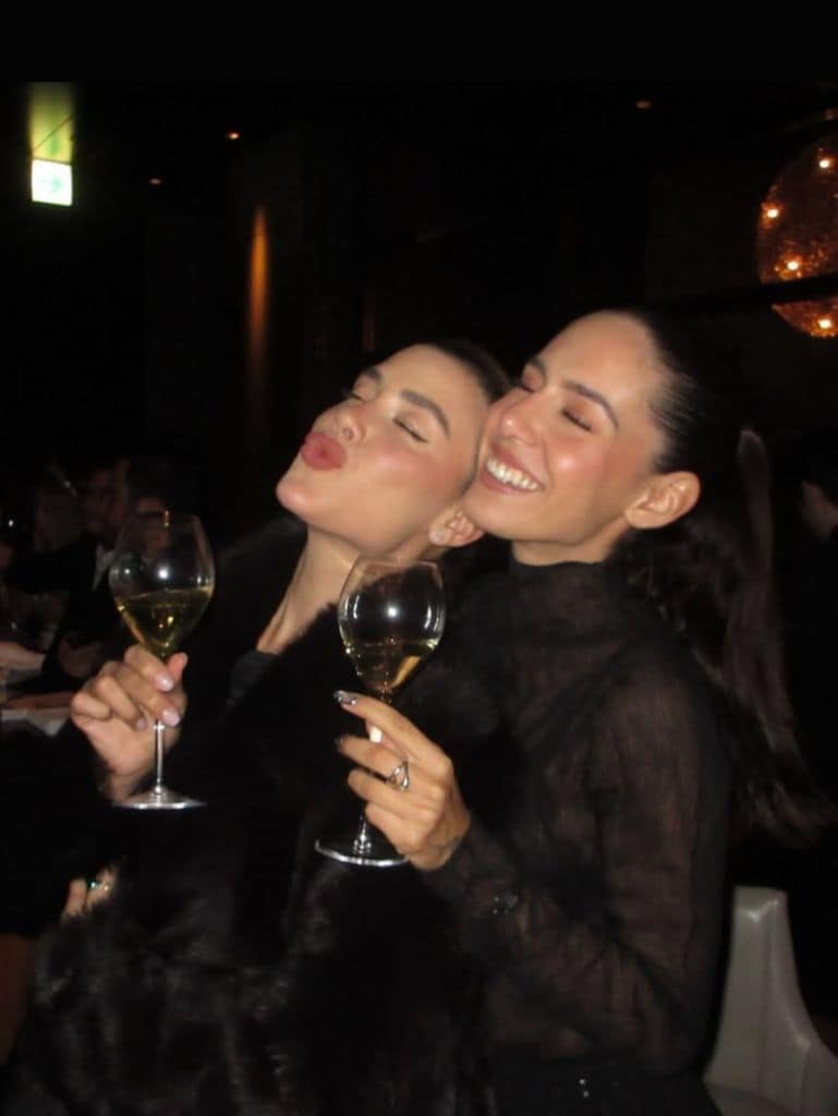 Michelle Salas y Camila Valero.