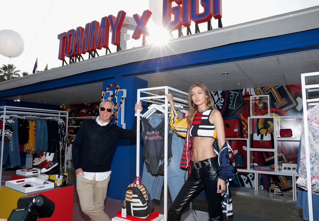 El diseñador Tommy Hilfiger y Gigi Hadid en la presentación de su colaboración