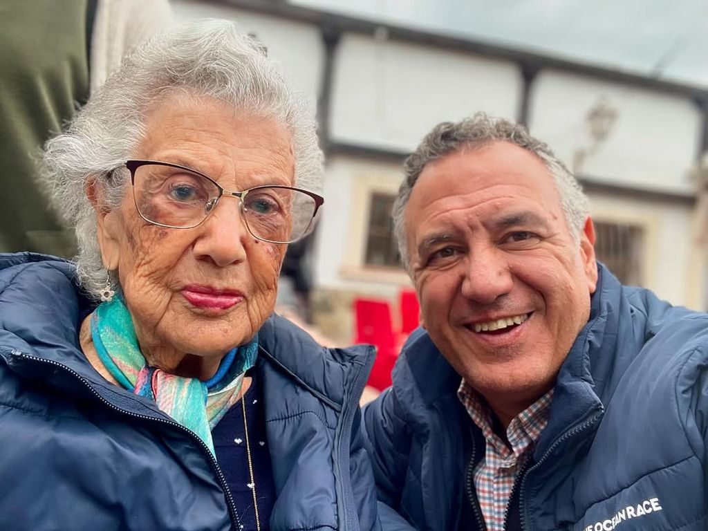 El presentador Roberto Brasero junto a su madre