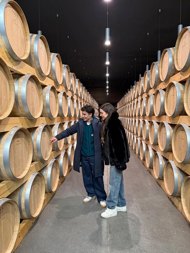La pareja en la bodega