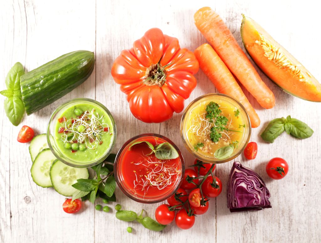 Sopas frías con ingredientes de la huerta.