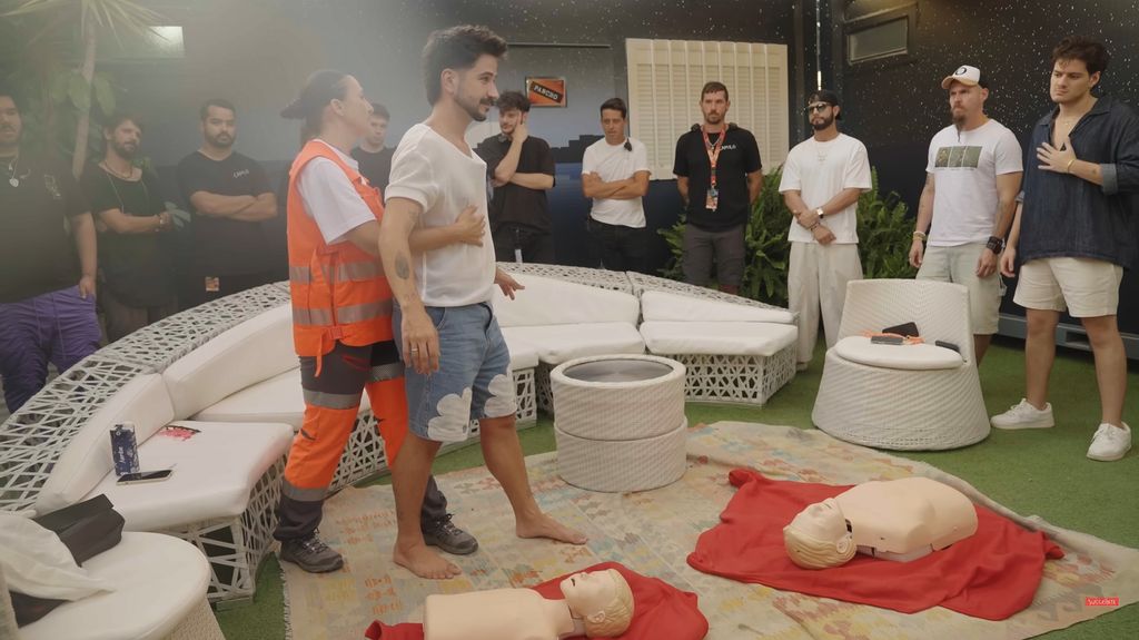 Camilo y su equipo tuvieron una clase de primeros auxilios