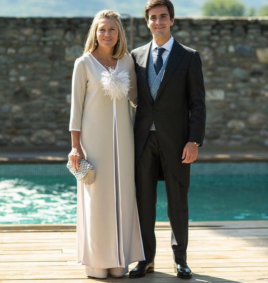 Madrinas de boda con pantalón neutro