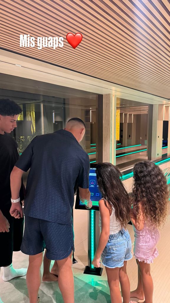 Cristiano Ronaldo está pasando tiempo de calidad con sus hijos.