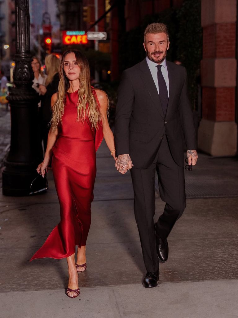 Victoria Beckham y David Beckham en Nueva York para la presentación de la nueva colección de labiales rojos de la diseñadora.
