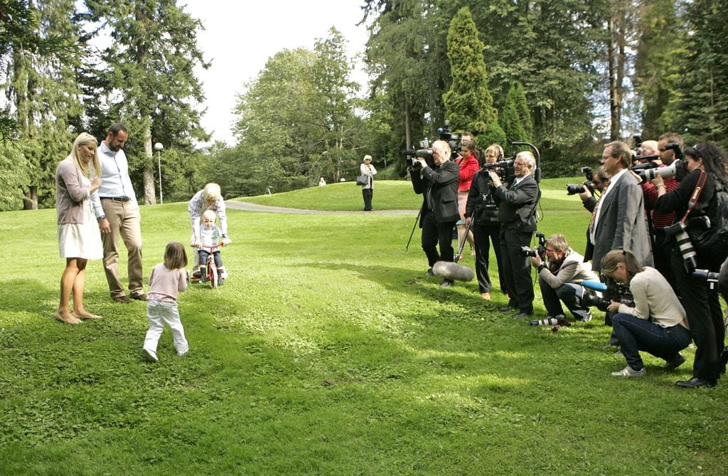 Familia real noruega en un shooting oficial en su casa