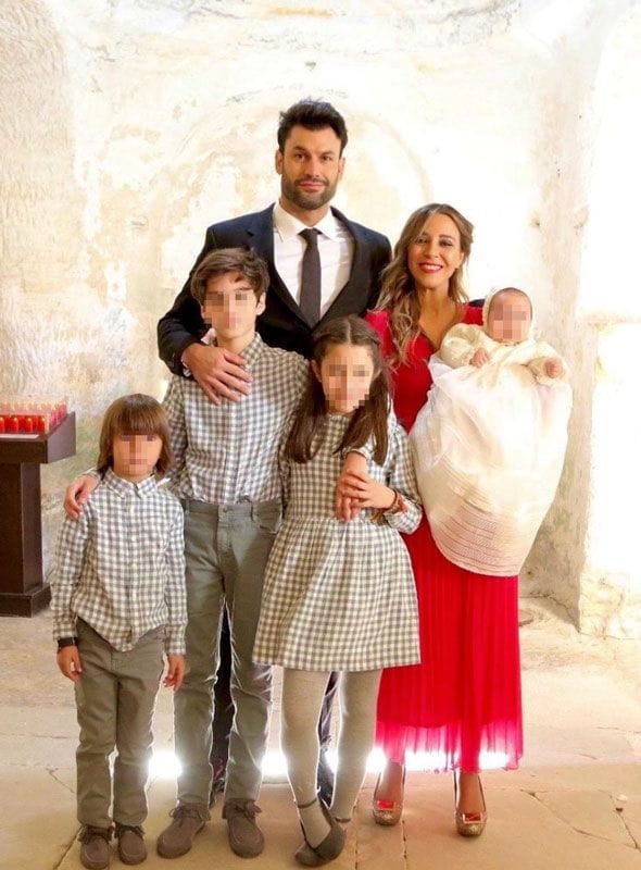 Jorge Pérez con su familia en el bautizo de su hijo 