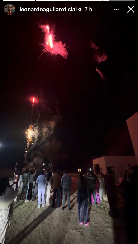 El hermano mayor de Ángela Aguilar dio un vistazo a los fuegos artificiales en honor a la cumpleañera.