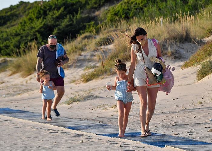 Kiko e Irene con sus dos hijas