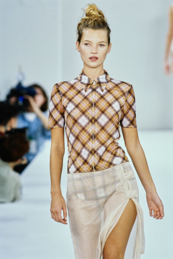 Kate Moss desfilando para Miu Miu (1996)
