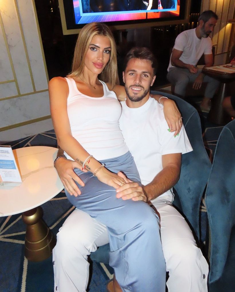 Ingrid Sanz, hija de Fernando Sanz e Ingrid Asensio, con su prometido Illíes Hassaine