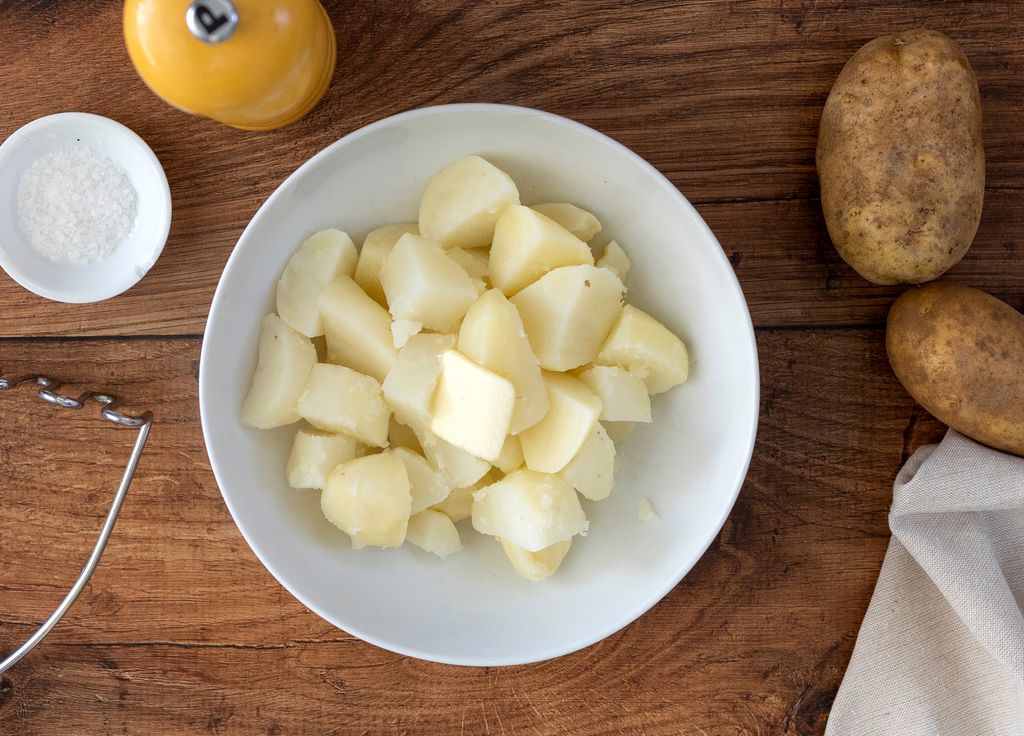 En EEUU normalmente se utilizan patatas de las variedades Russet o Yukon Gold, pero en España pueden usarse Monalisa, Kennebec… cualquier variedad que sea adecuada para puré.
