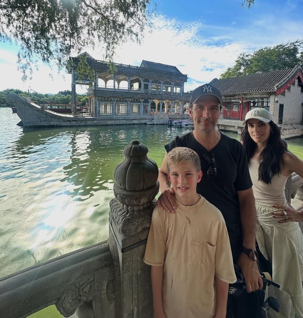 La familia disfruta del verano en China.