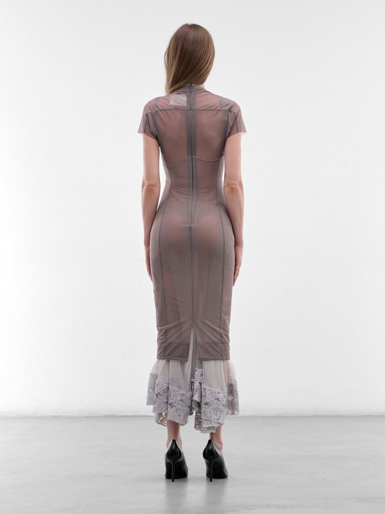 El radical cambio de Lola Tung, estrella de El verano que me enamoré, con lencería de transparencias y encaje en Nueva York