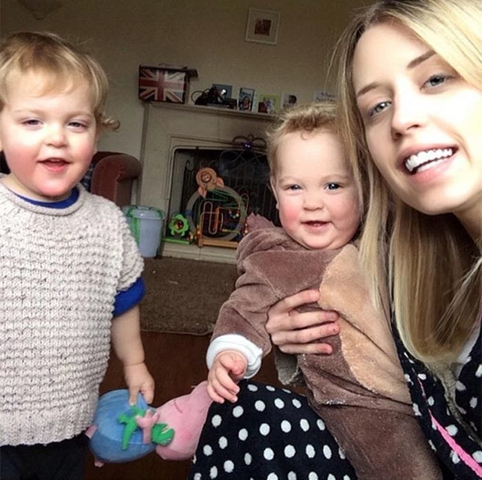 Peaches Geldof junto a sus hijos Astala, que hoy tiene cuatro años, y Phaedra, que pronto cumplirá tres
