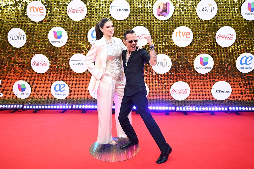 Marc Anthony se mostró de buen humor en la red carpet-.