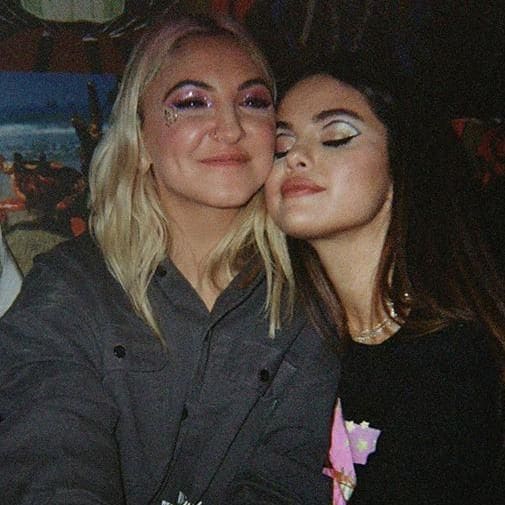 Selena Gomez se suma a tendencia del graphic eyeliner