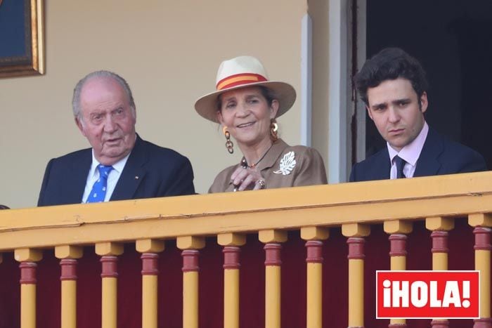 Felipe de Marichalar junto a su madre, la infanta Elena y su abuelo el rey Juan Carlos