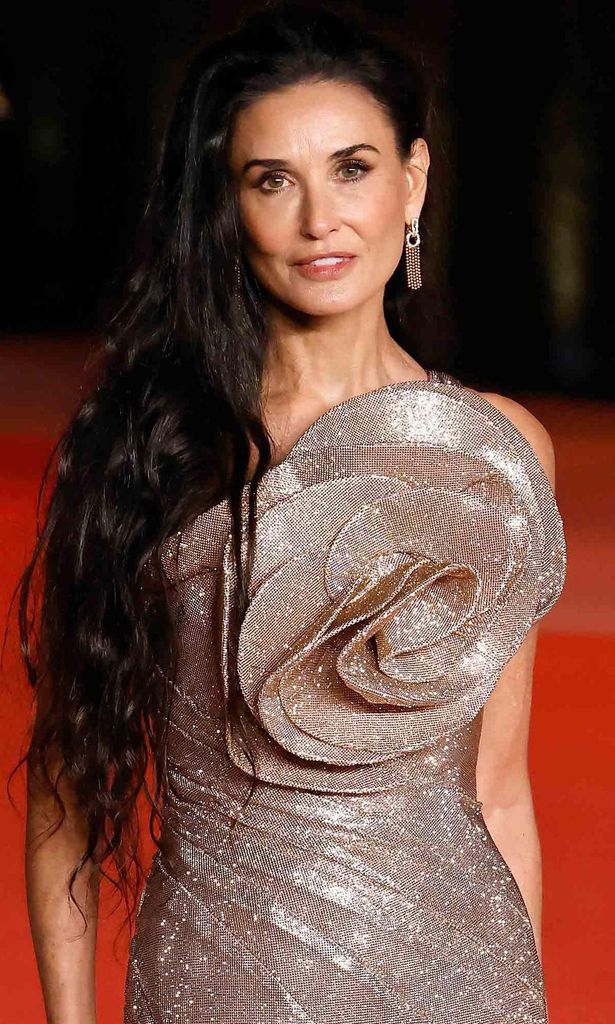 Hola 4154 Demi Moore