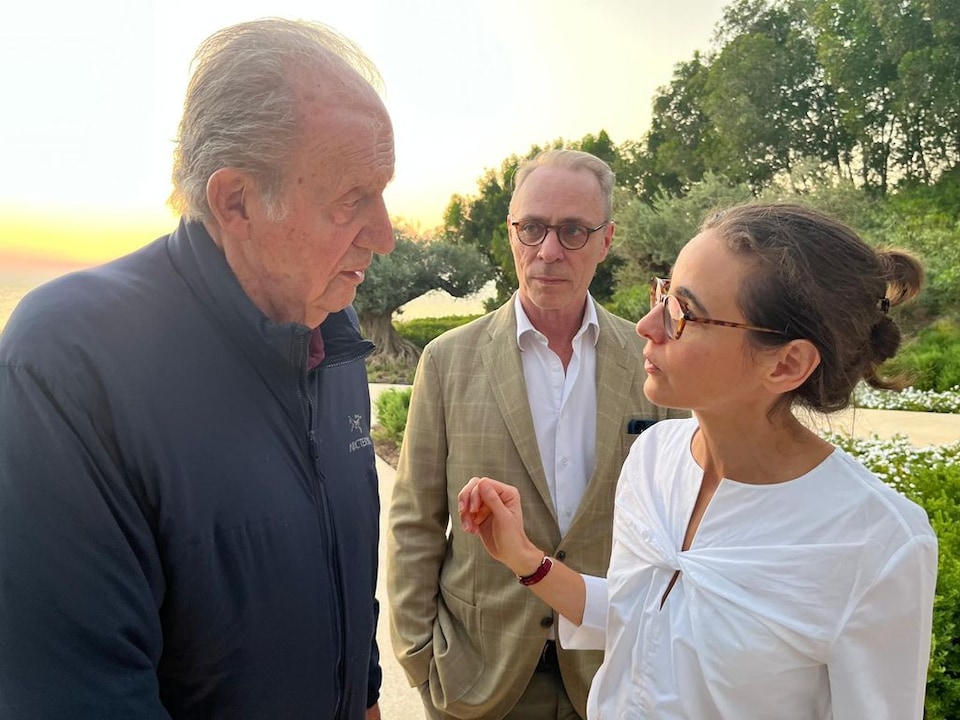 Laurence Debray, người viết tiểu sử của Vua Juan Carlos, trả lời một cách dứt khoát trong ¡HOLA!: 'Bản hòa giải sẽ được công bố khi và theo cách mà Vua Juan Carlos quyết định'