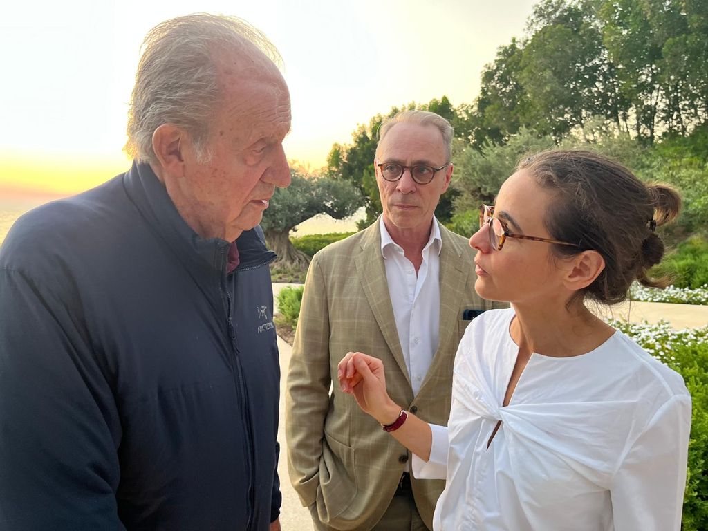 Laurence Debray, người viết tiểu sử của Vua Juan Carlos, trả lời một cách dứt khoát trong ¡HOLA!: 'Bản hòa giải sẽ được công bố khi và theo cách mà Vua Juan Carlos quyết định'