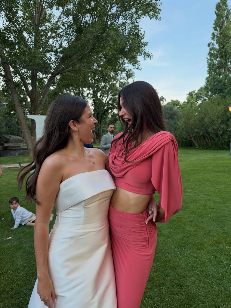 Estela y Paula son muy amigas
