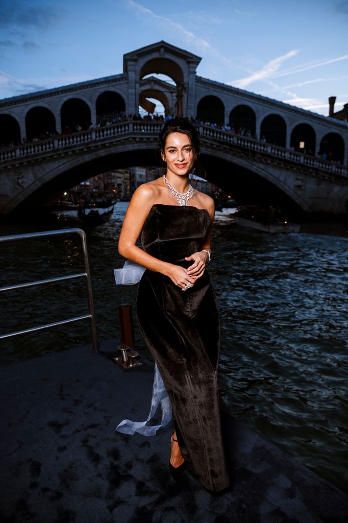 Begoña Vargas luciendo impecable en el Fondaco dei Tedeschi de Venecia. 