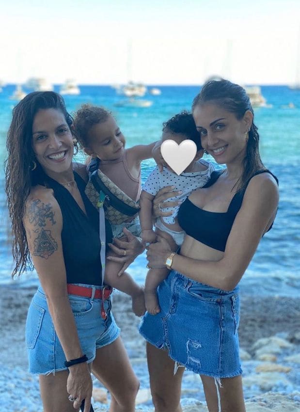 Hiba Abouk con su bebé en Ibiza