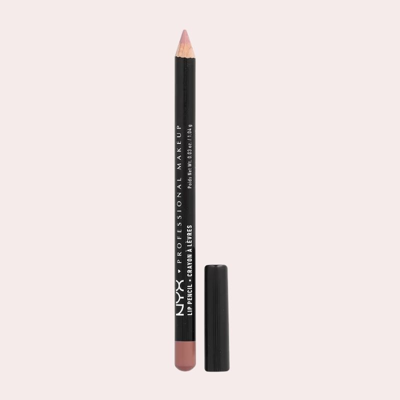 Perfilar ligeramente por fuera para conseguir unos labios con más volumen