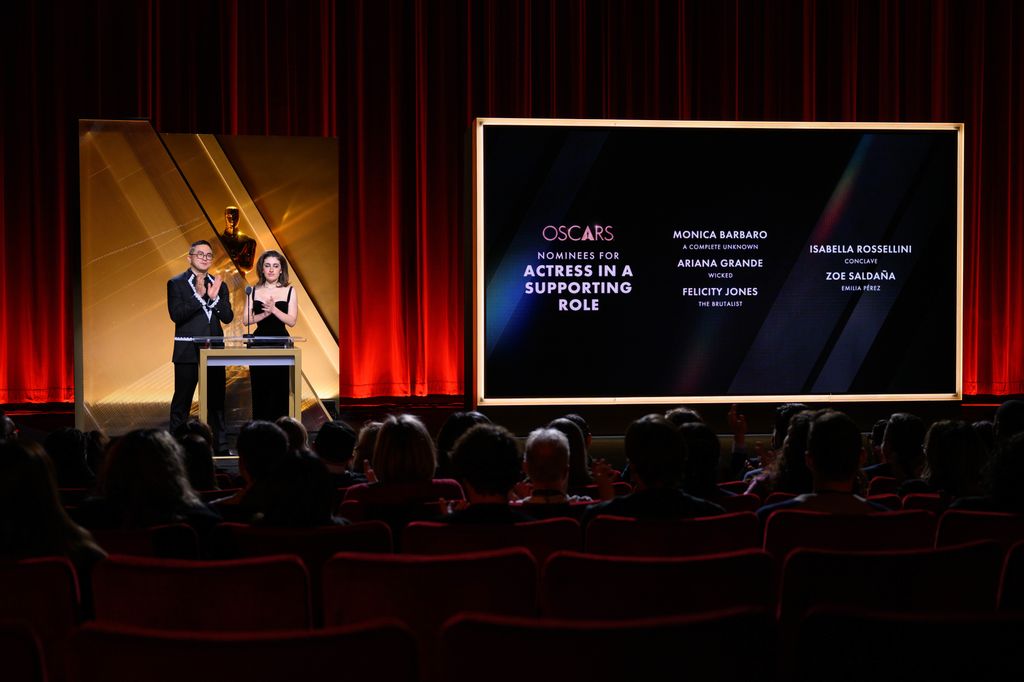 Bowen Yang y Rachel Sennott presentando, el pasado 23 de enero, las nominaciones de la 97ª edición de los Oscar