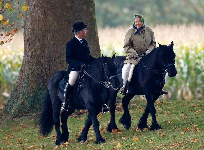 Isabel II y su poni Emma