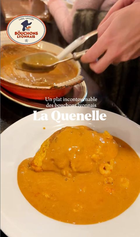 En el 'bouchon' lyonés 'Le Poêlon d'Or' tampoco falta esta icónica receta. 