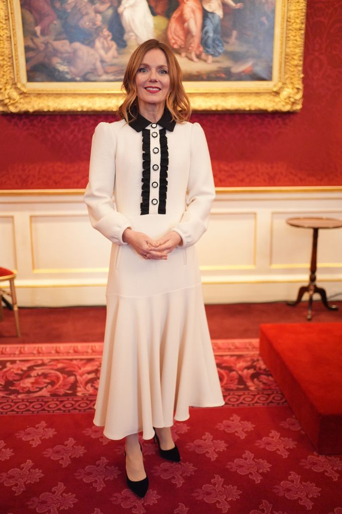 Geri Halliwell vistiendo de blanco, su color favorito. 