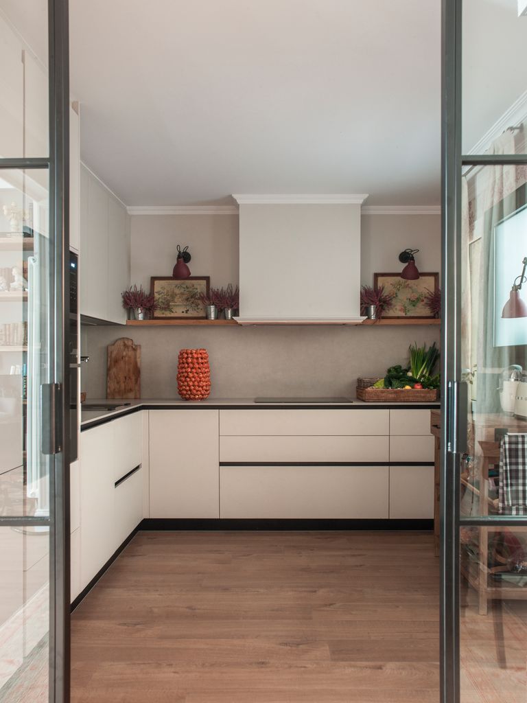 Cocina con cuadros