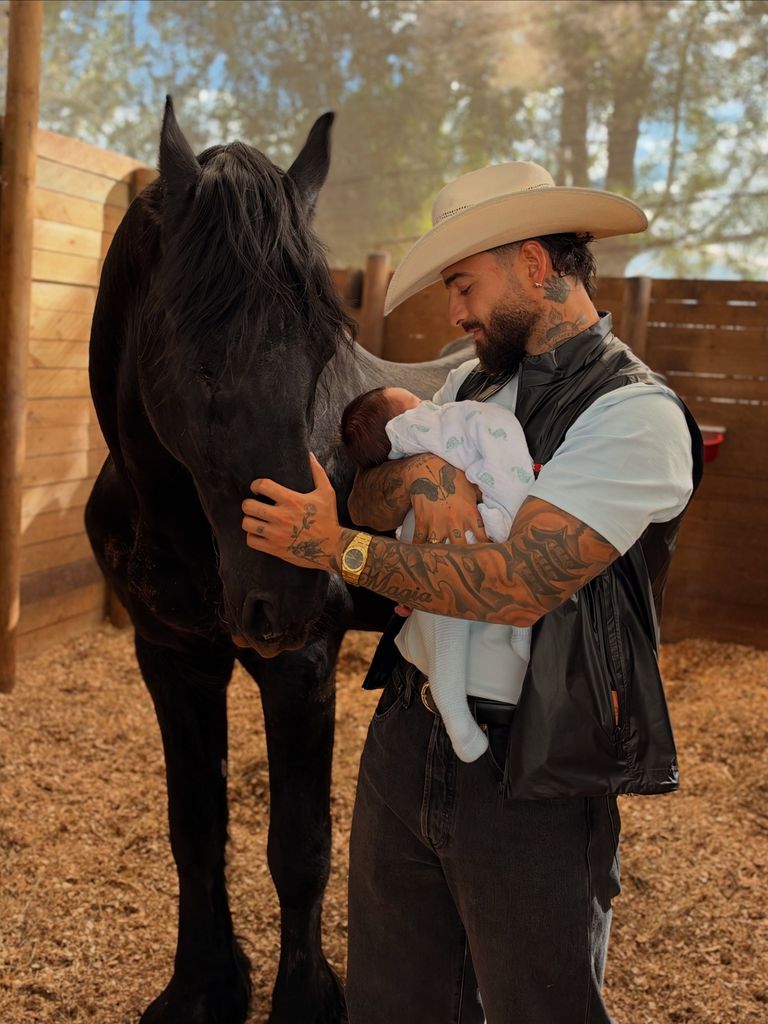 Maluma compartió entrañables fotos de su vida familiar desde su rancho en Colombia.