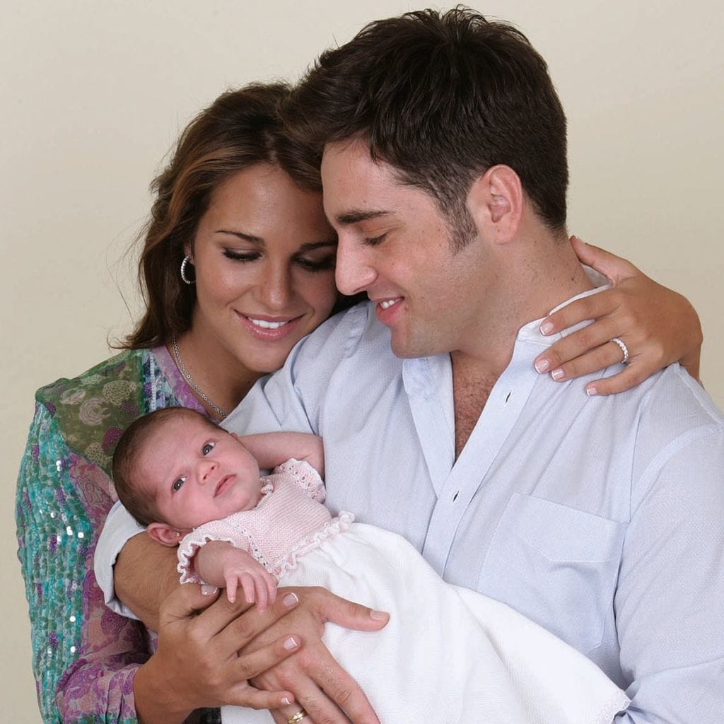 Hola 3347 David Bustamante y Paula Echevarría presentan a su hija Daniela