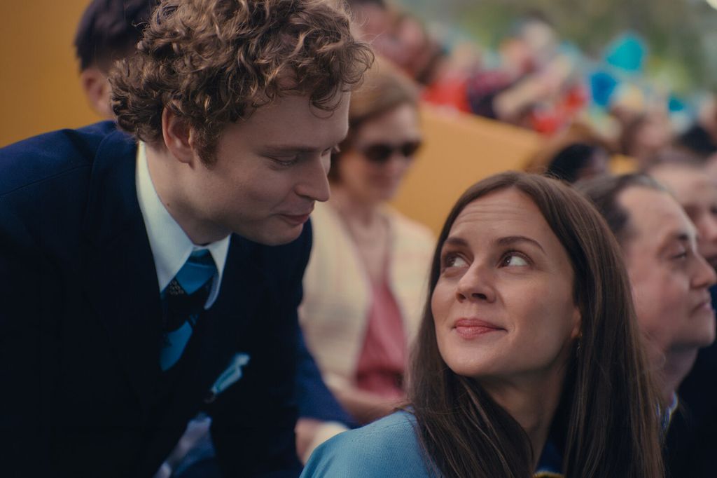 El actor Edvin Endre junto a la condesa Alice von Rittberg, quienes darán vida a Carlos Gustavo y Silvia de Suecia