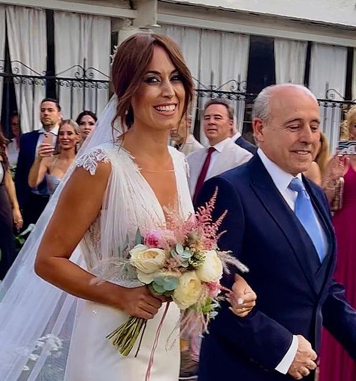 Raquel Lozano y su padrino de boda