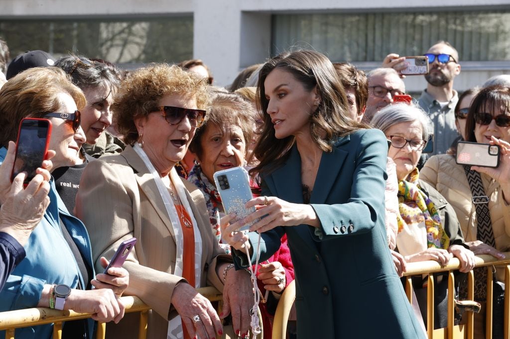 Reina Letizia con traje