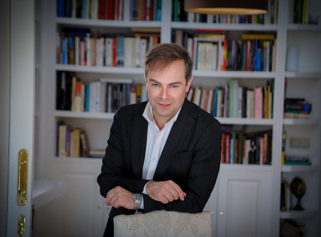 El escritor Javier Sierra