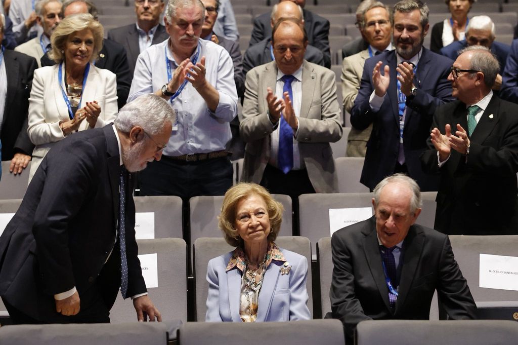 La reina Sofía en Ourense inaugurando en congreso del Banco de Alimentos 