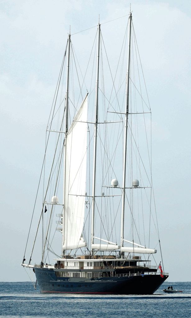Hola 4108 Velero Jeff Bezos en Mallorca