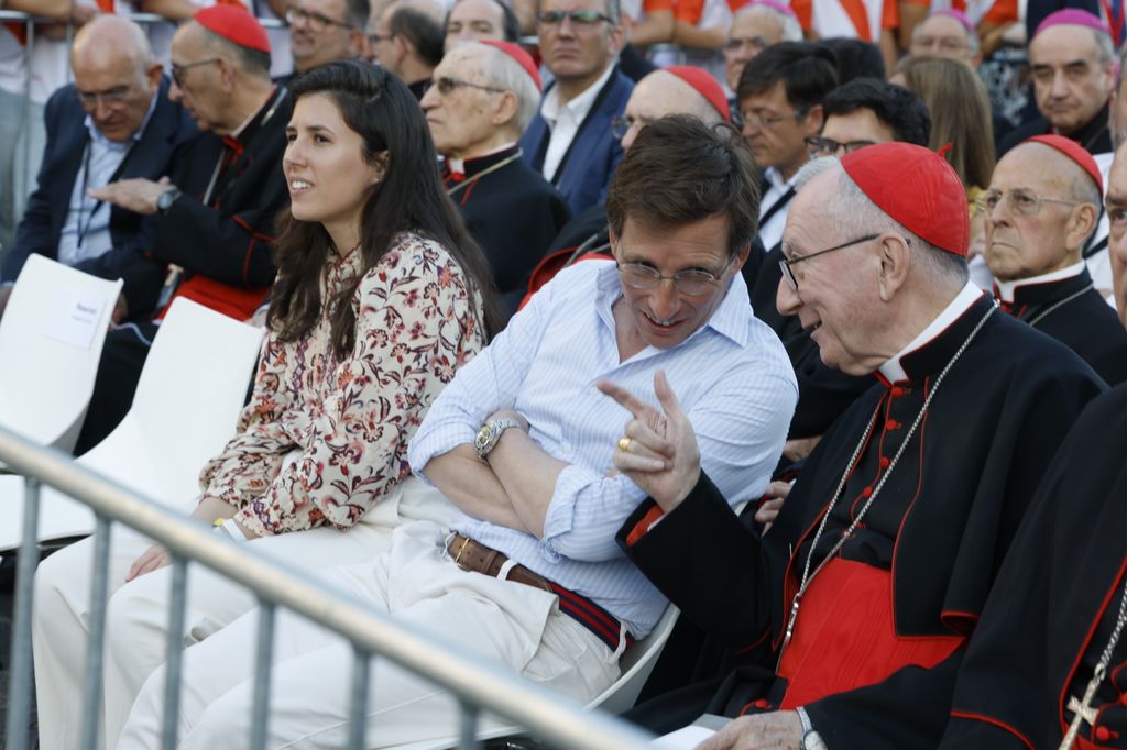 Teresa Urquijo y José Luis Martínez-Almeida, en el Festival de la fe