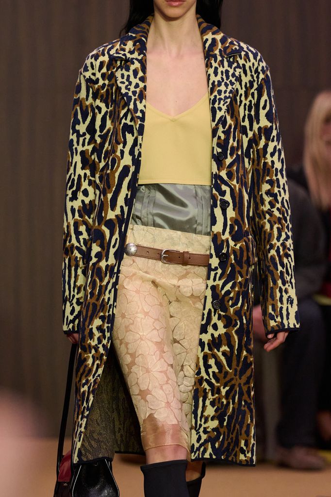 El 'animal print' también es reinterpretado en otros colores. 