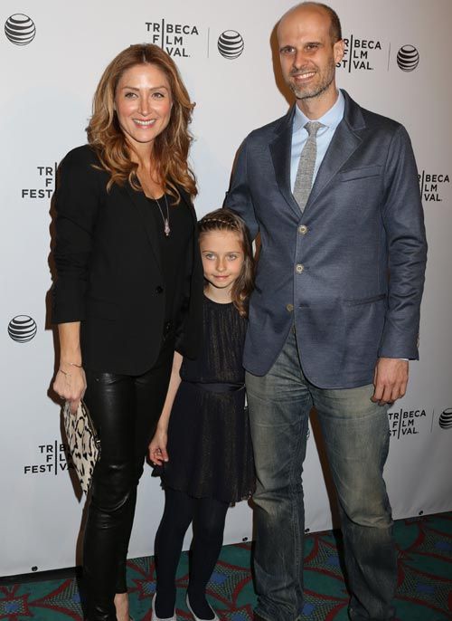 El cineasta y su mujer Sasha Alexander, con su hija Sofía. La pareja tiene otro hijo Leonardo, de cuatro años