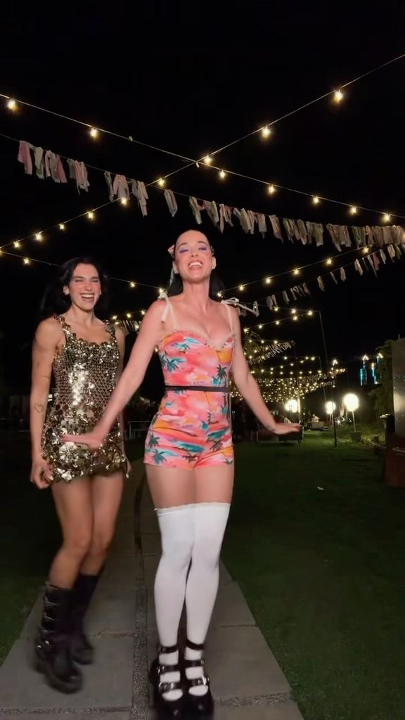 Dua Lipa y Katy Perry disfrutando del festival tras el concierto de la estadounidense
