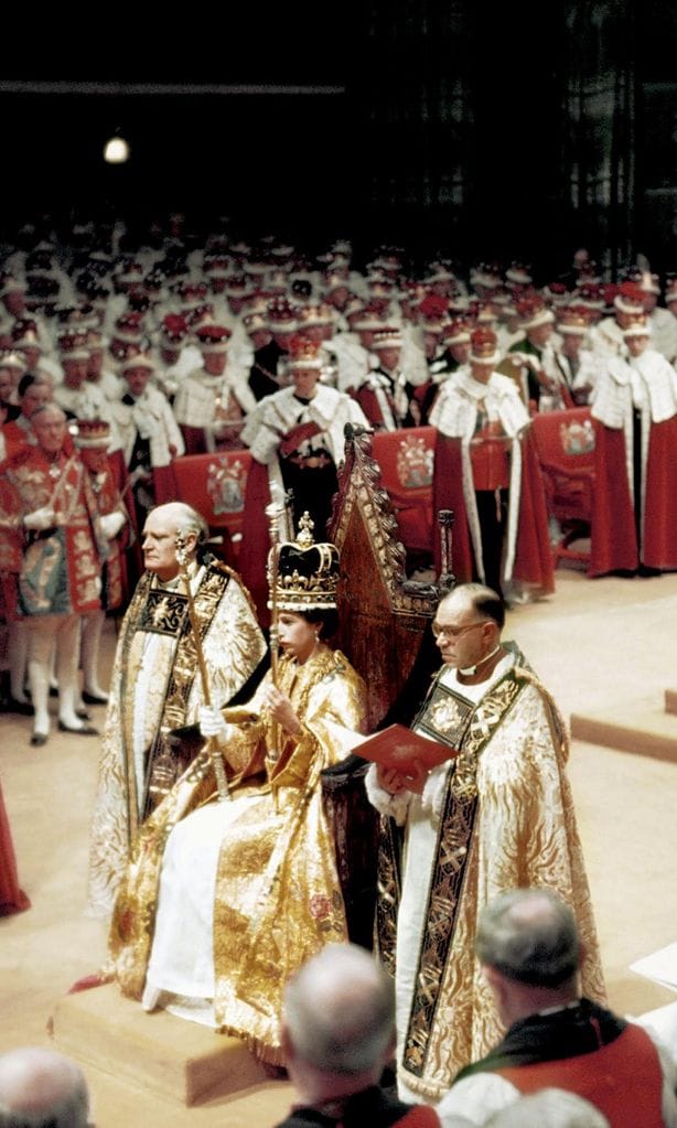 ISABEL II HOLA PLUS