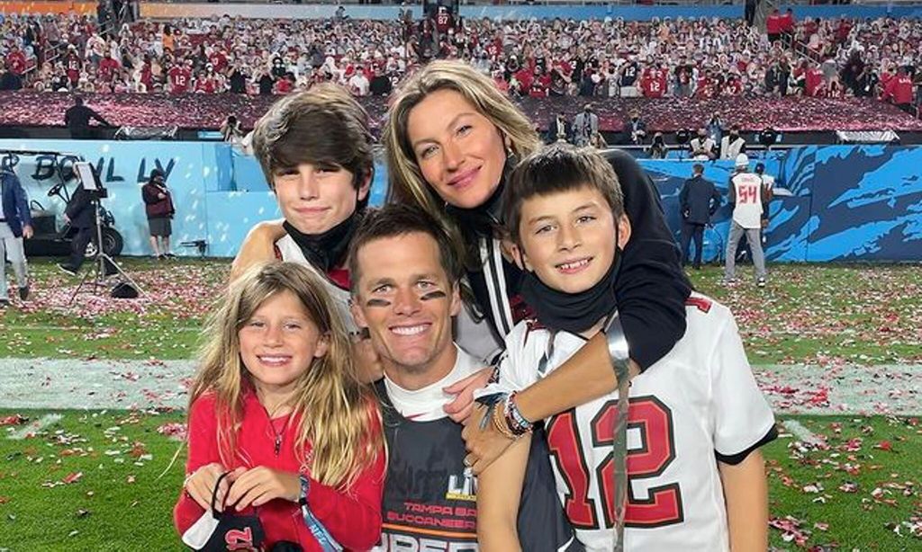 Gisele Bündchen shares new photos of Tom Brady and his 3 kids from the Super Bowl