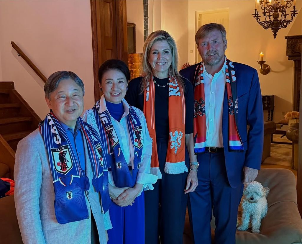 Guillermo y Máxima de Holanda con Naruhito y Masako de Japón viendo un partido del Mundial