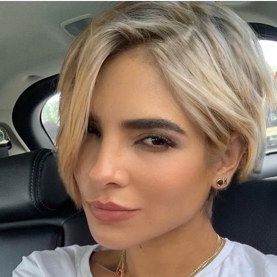 alejandra espinoza corte pixie platinado